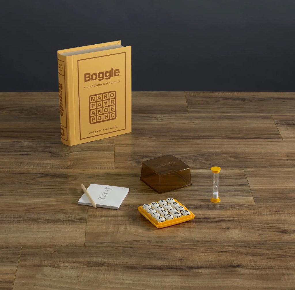 Boggle Vintage Bookshelf Game