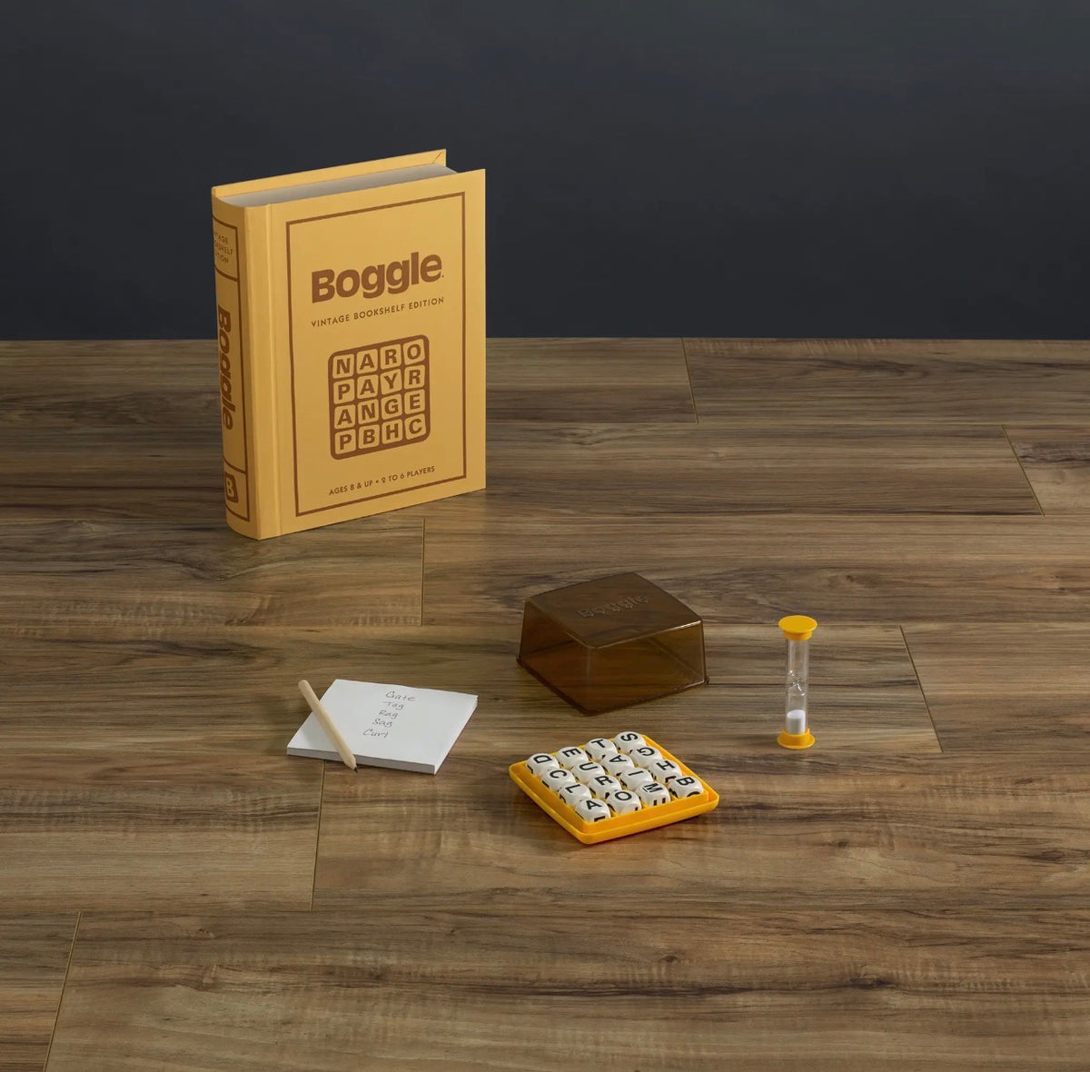 Boggle Vintage Bookshelf Game