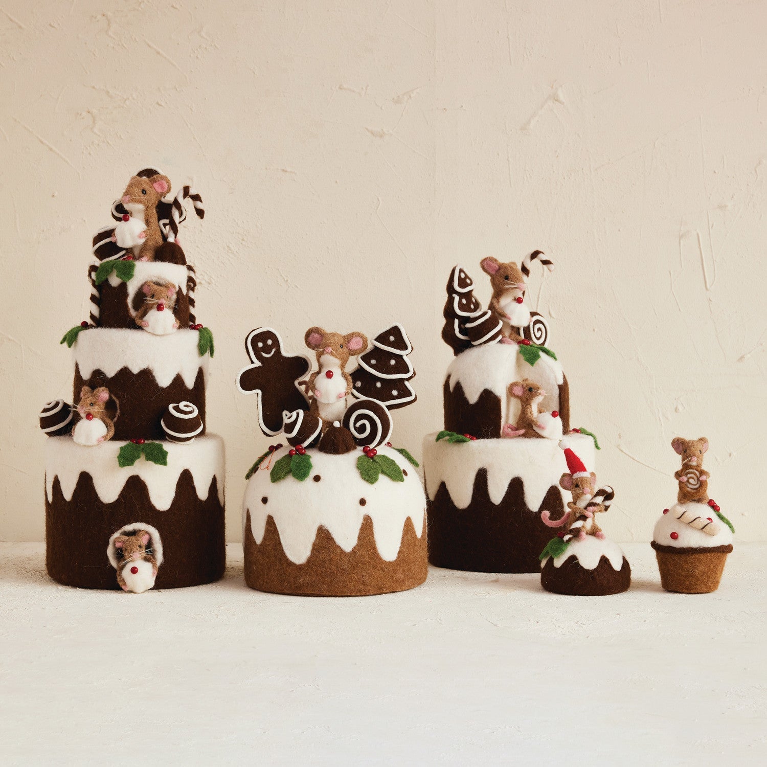 Wool Felt Cake with Mouse & Gingerbread